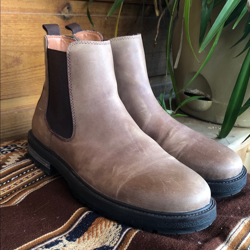 Steve Madden boots that look like Blundstones. Like new